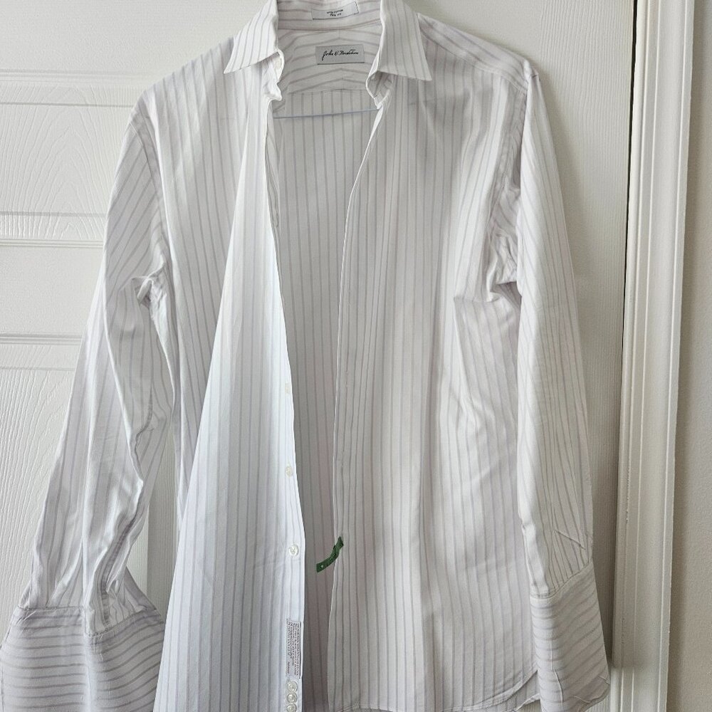Nordstrom Men's Dress Shirt White with faint gray purple stripes size 15.5 32/33